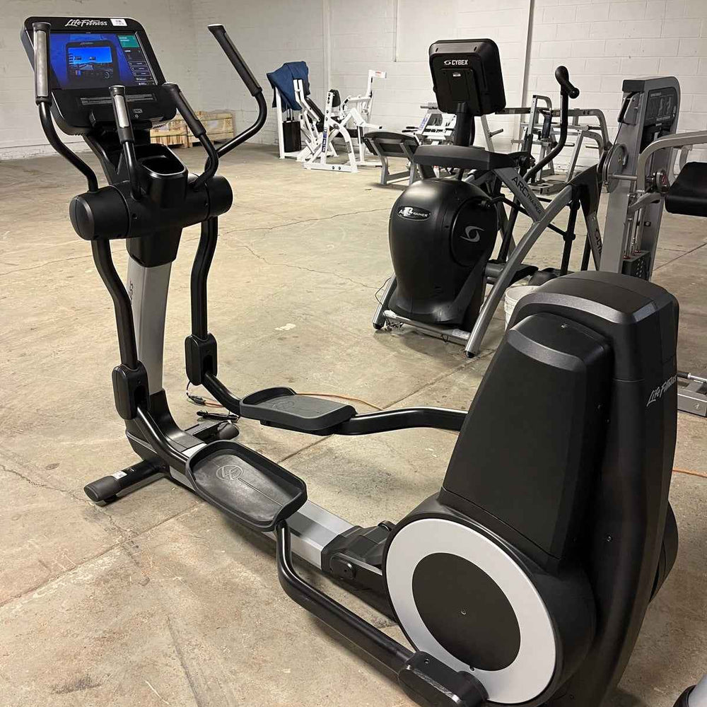 Life Fitness Discover SE3 HD 95X Elliptical