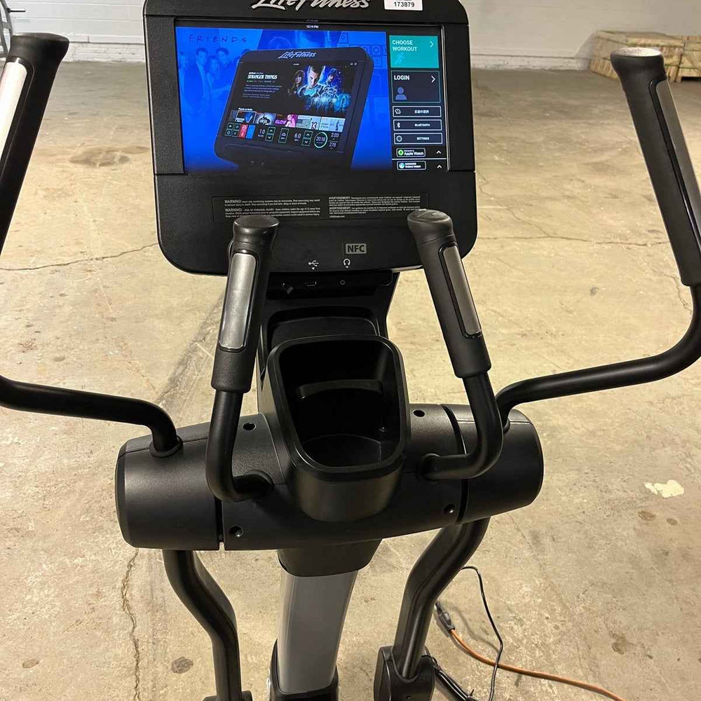 Life Fitness Discover SE3 HD 95X Elliptical