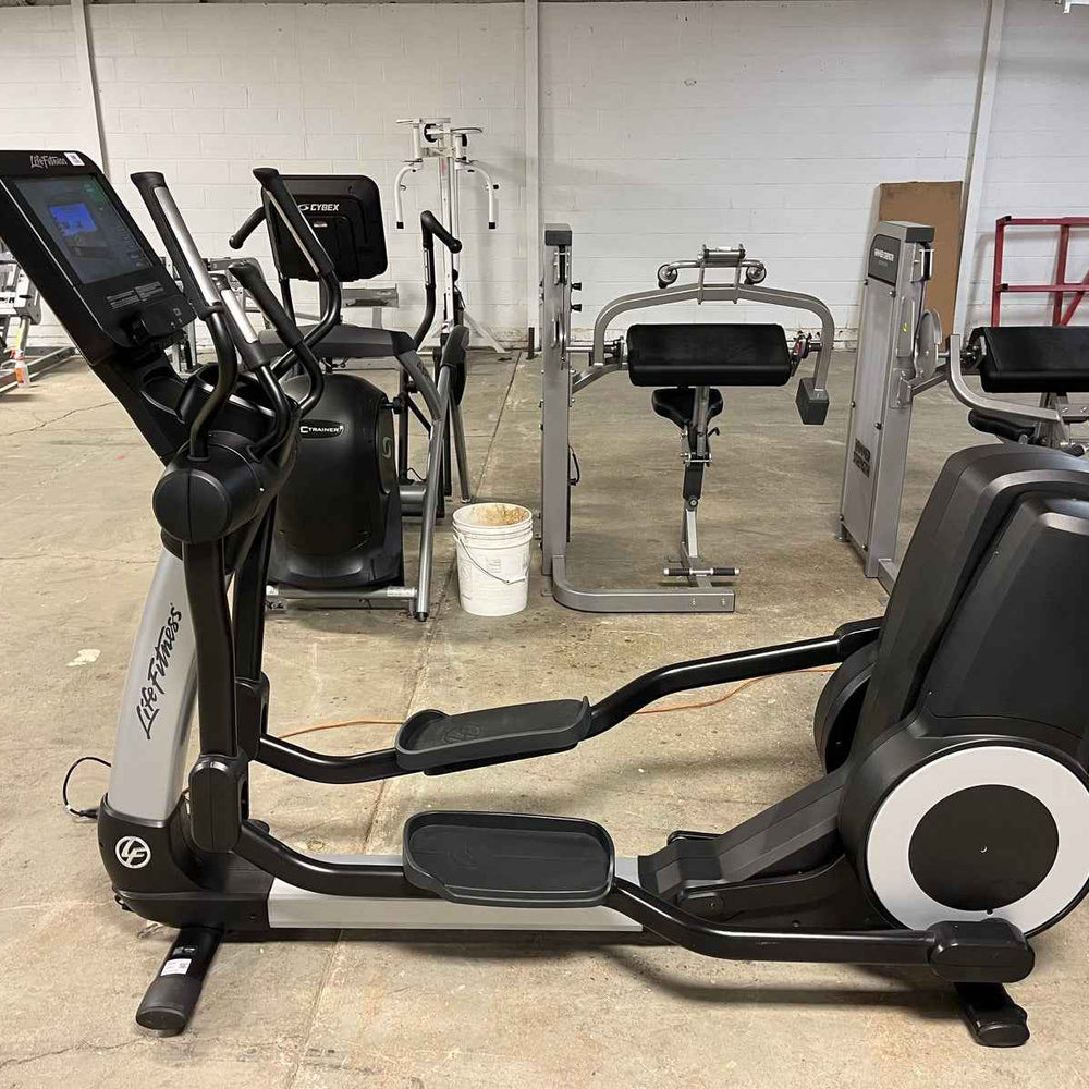 Life Fitness Discover SE3 HD 95X Elliptical
