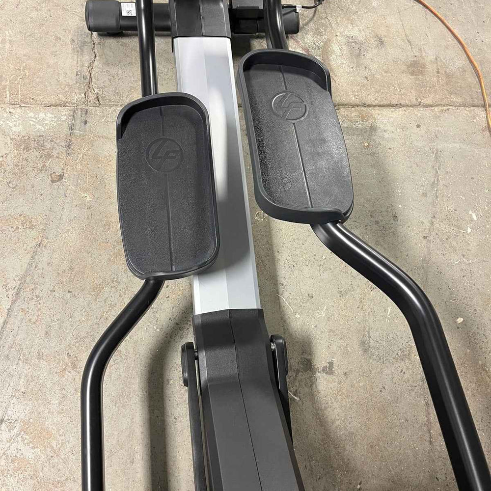 Life Fitness Discover SE3 HD 95X Elliptical