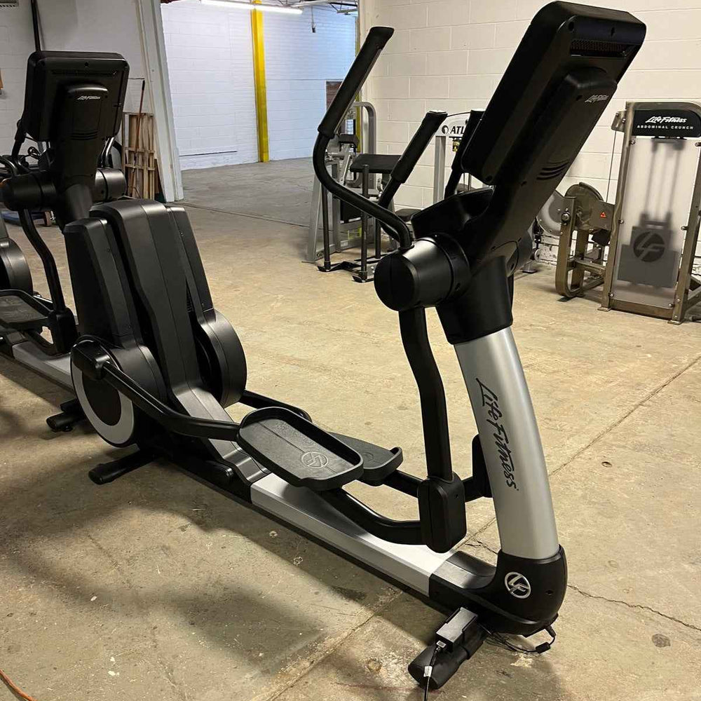 Life Fitness Discover SE3 HD 95X Elliptical