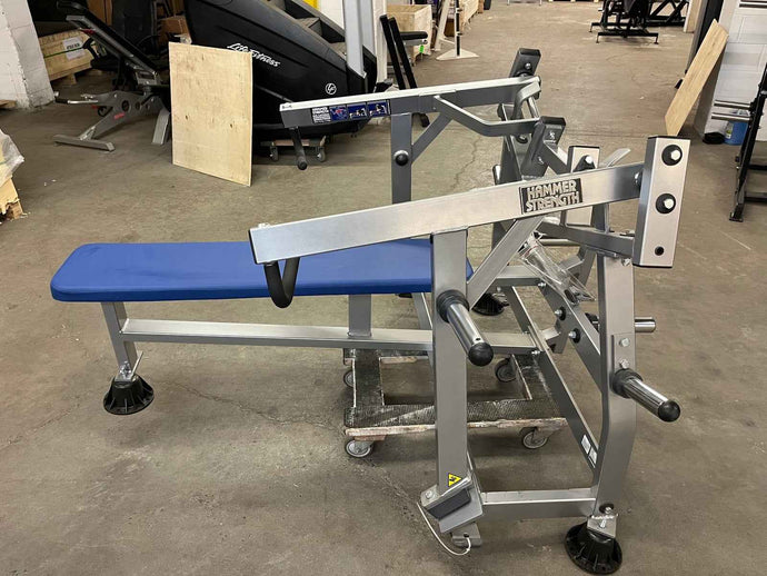 What's the difference between Hammer Strength bench press machines and Iso-Lateral Bench Press Machines for a commercial gym?