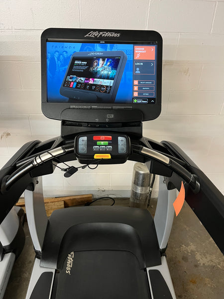 Life Fitness 95T Discover SE3 Treadmill