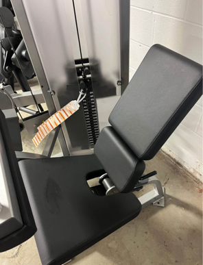 Hammer Strength select leg curl